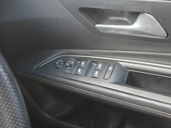 Used Peugeot 3008 2017 for sale - 74950117: Photo 29