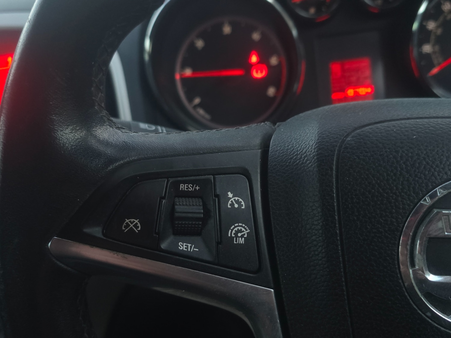 Used Vauxhall Astra 2013 for sale - 77919023: Photo 5