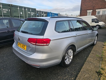 Used Volkswagen Passat 2015 for sale - 77196673: Photo