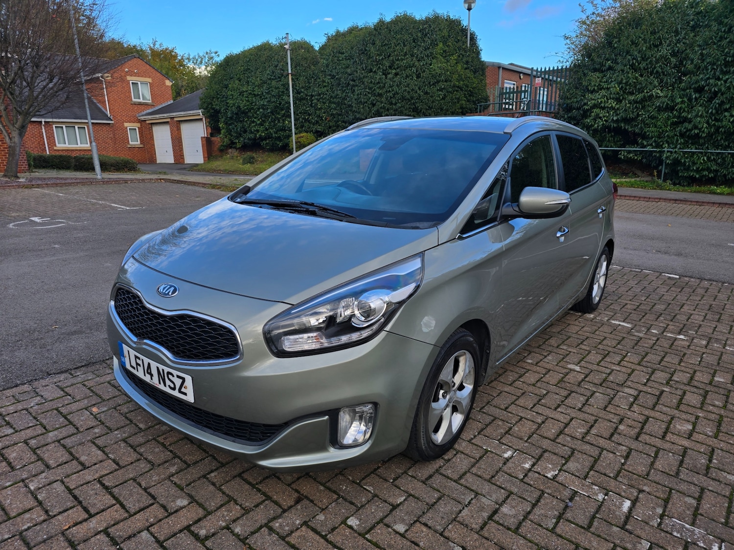 Used Kia Carens 2014 for sale - 76314059: Photo 2