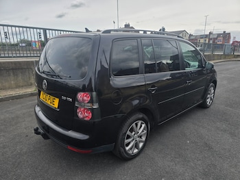Used Volkswagen Touran 2010 for sale - 79105258: Photo