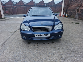 Used Mercedes-Benz C-Class 2005 for sale - 76093124: Photo