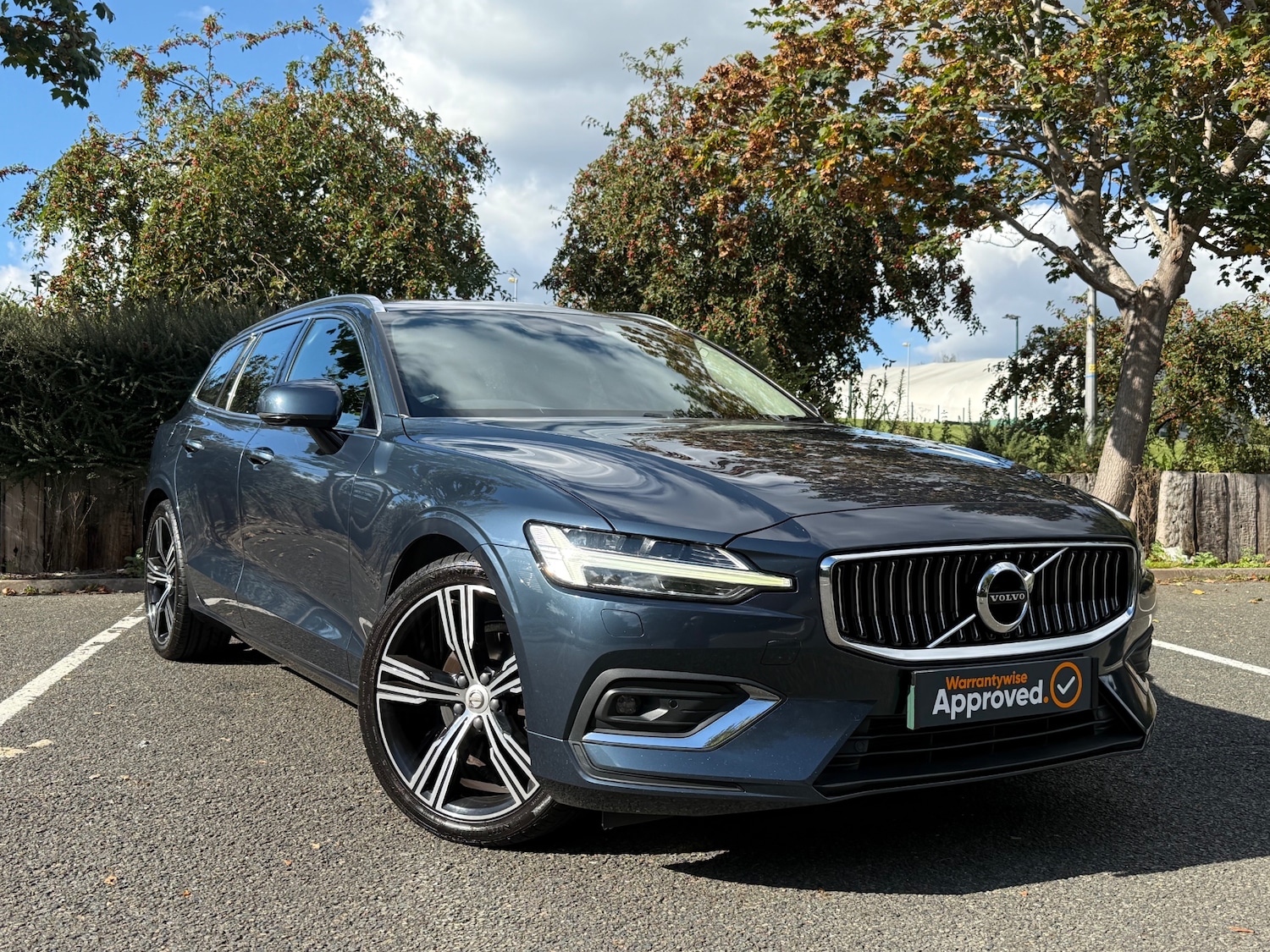 Used Volvo V60 2019 for sale - 76065699: Photo 1