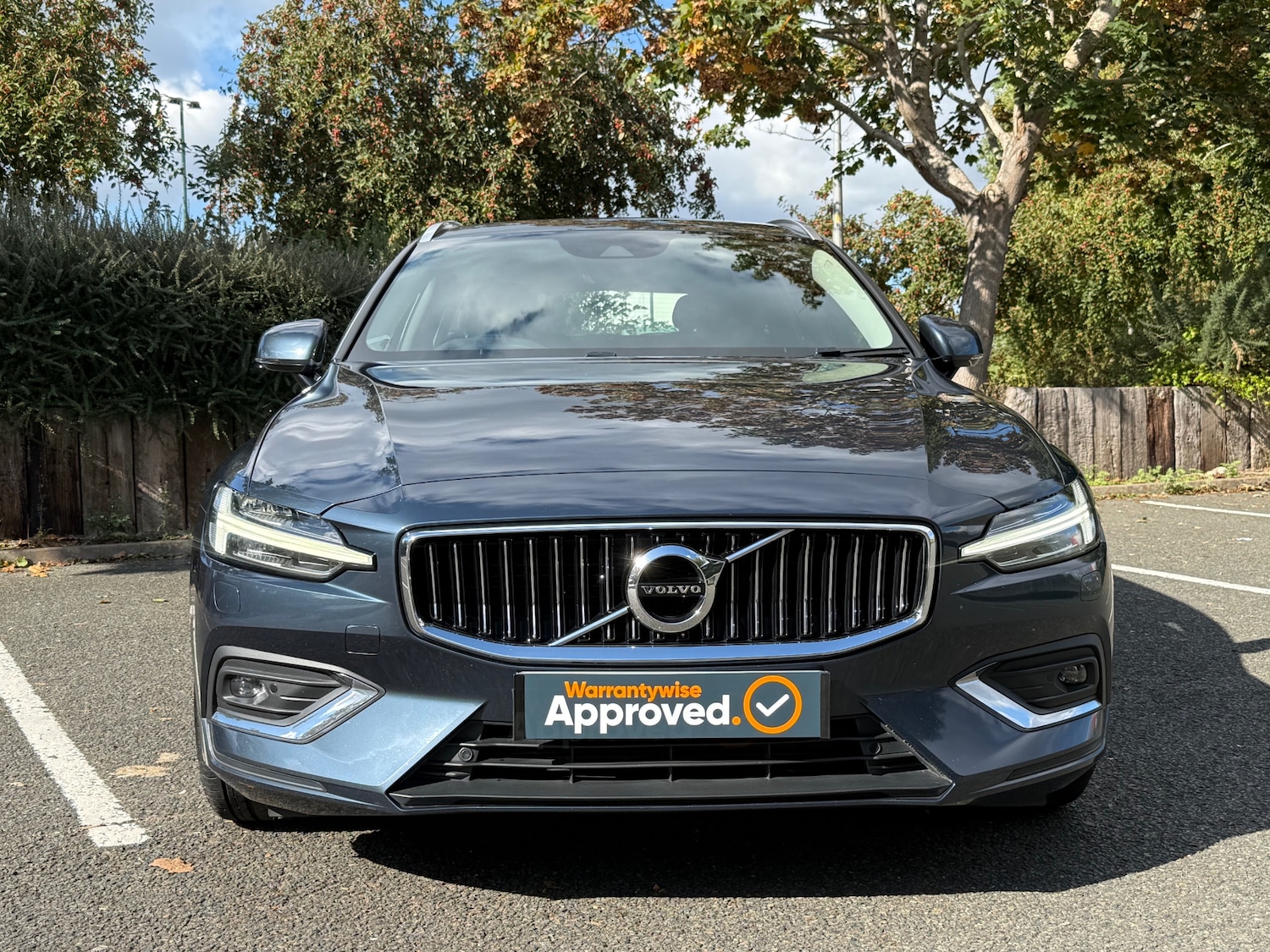 Used Volvo V60 2019 for sale - 76065699: Photo 2