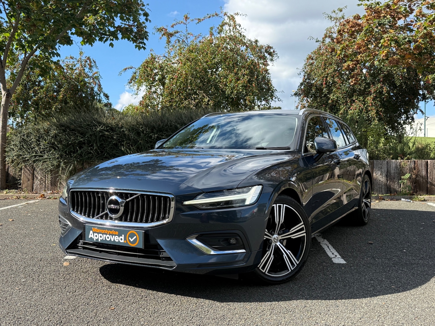 Used Volvo V60 2019 for sale - 76065699: Photo 3