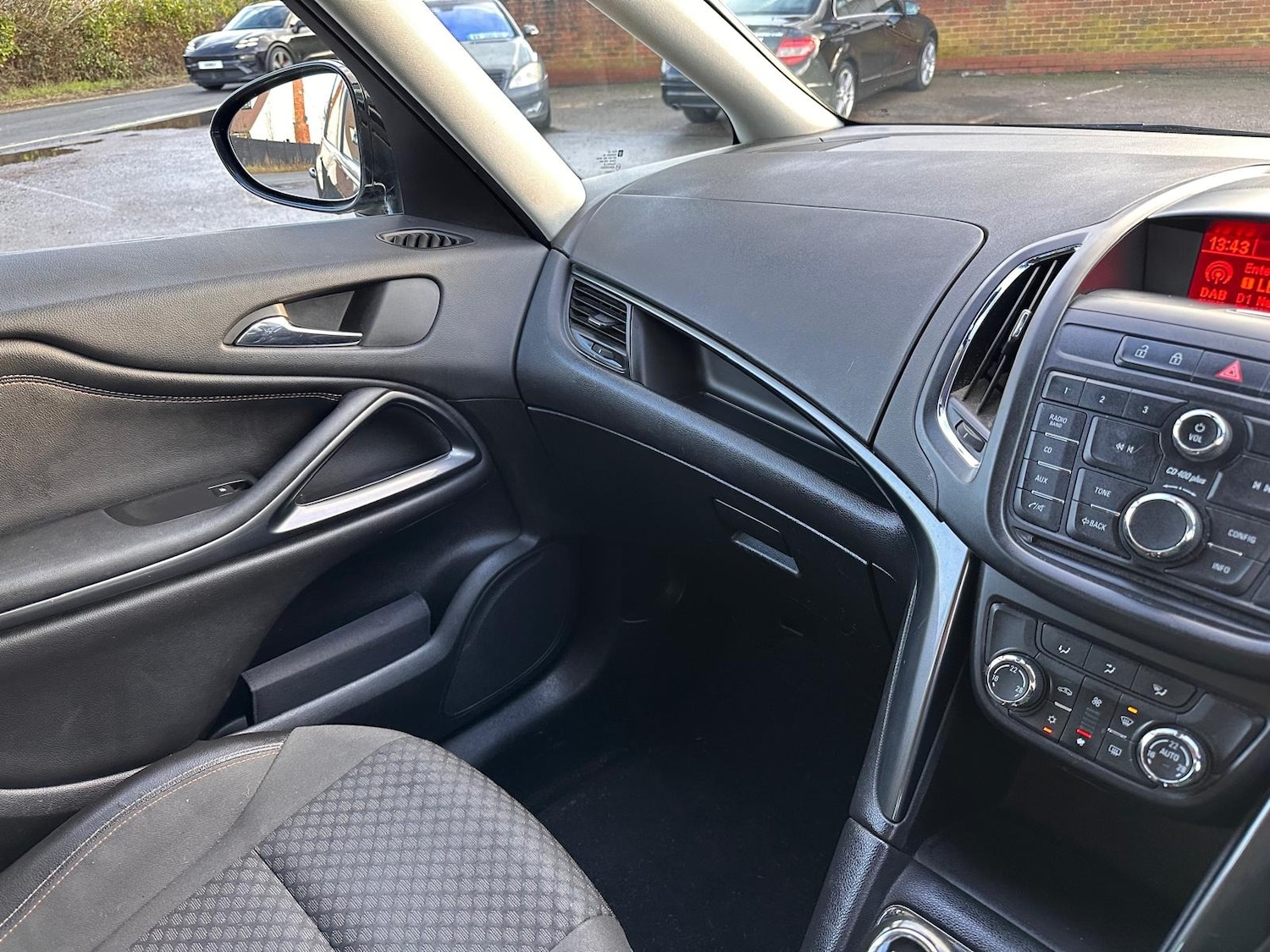 Used Vauxhall Zafira 2015 for sale - 77085130: Photo 22