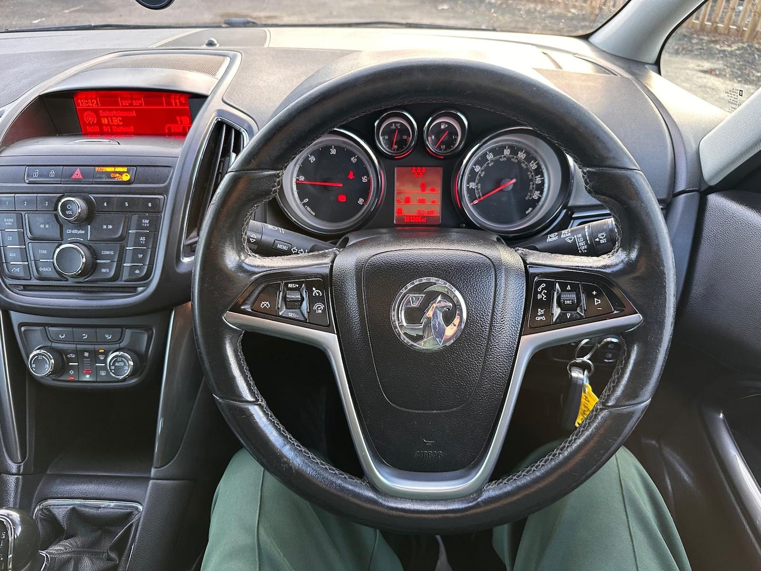 Used Vauxhall Zafira 2015 for sale - 77085130: Photo 28