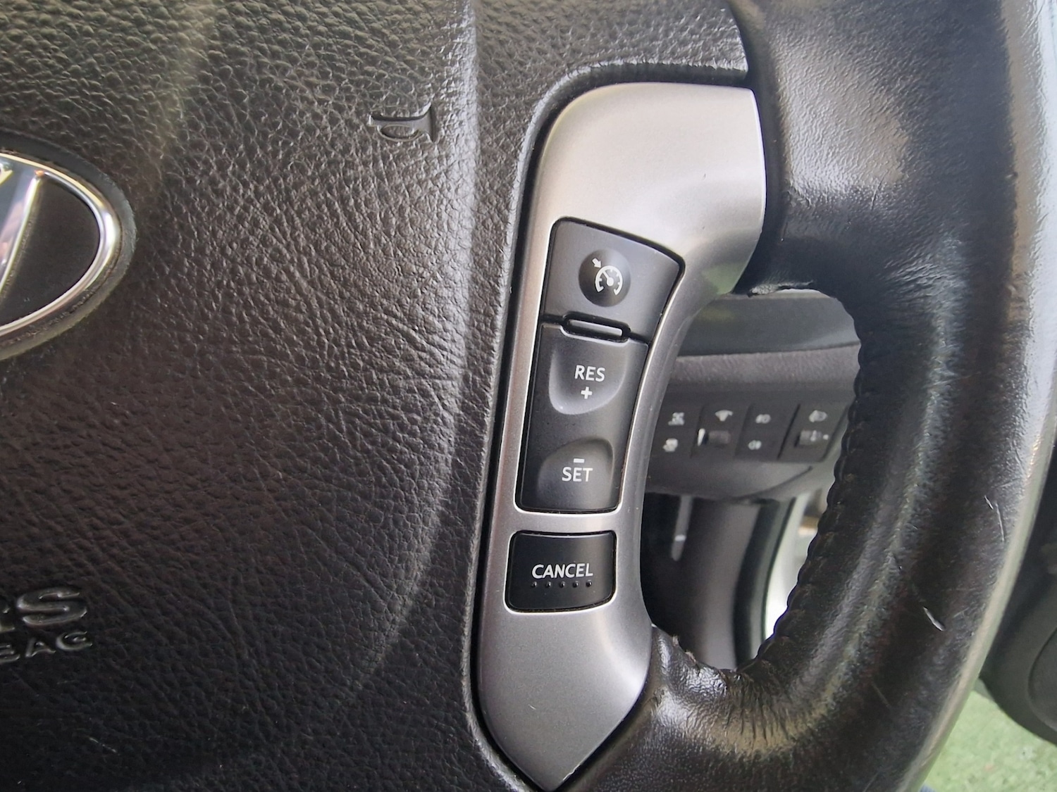 Used Hyundai Santa Fe 2010 for sale - 77531915: Photo 24