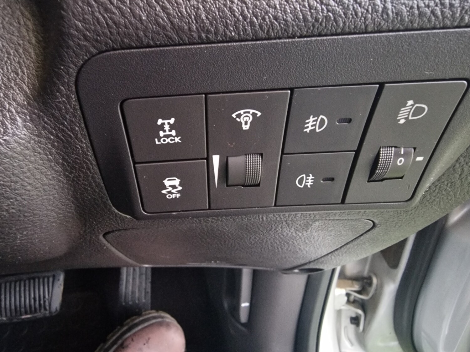 Used Hyundai Santa Fe 2010 for sale - 77531915: Photo 31