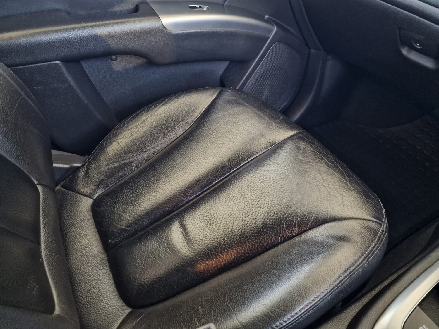 Used Hyundai Santa Fe 2010 for sale - 77531915: Photo 33