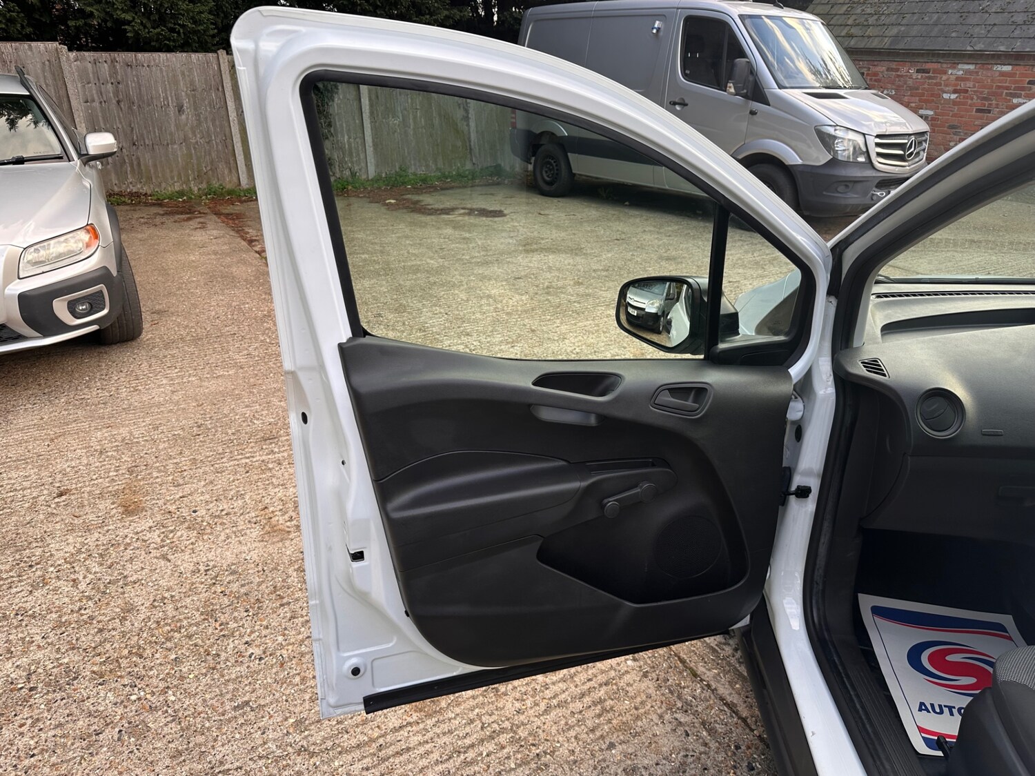 Used Ford Transit Courier 2018 for sale - 75982101: Photo 27