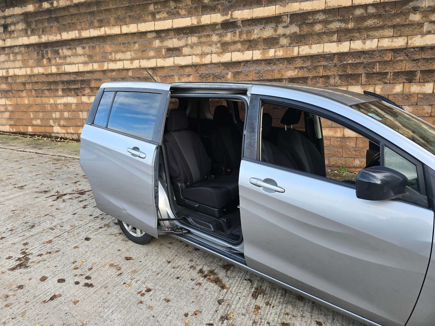 Used Mazda Mazda5 2019 for sale - 76651176: Photo 3