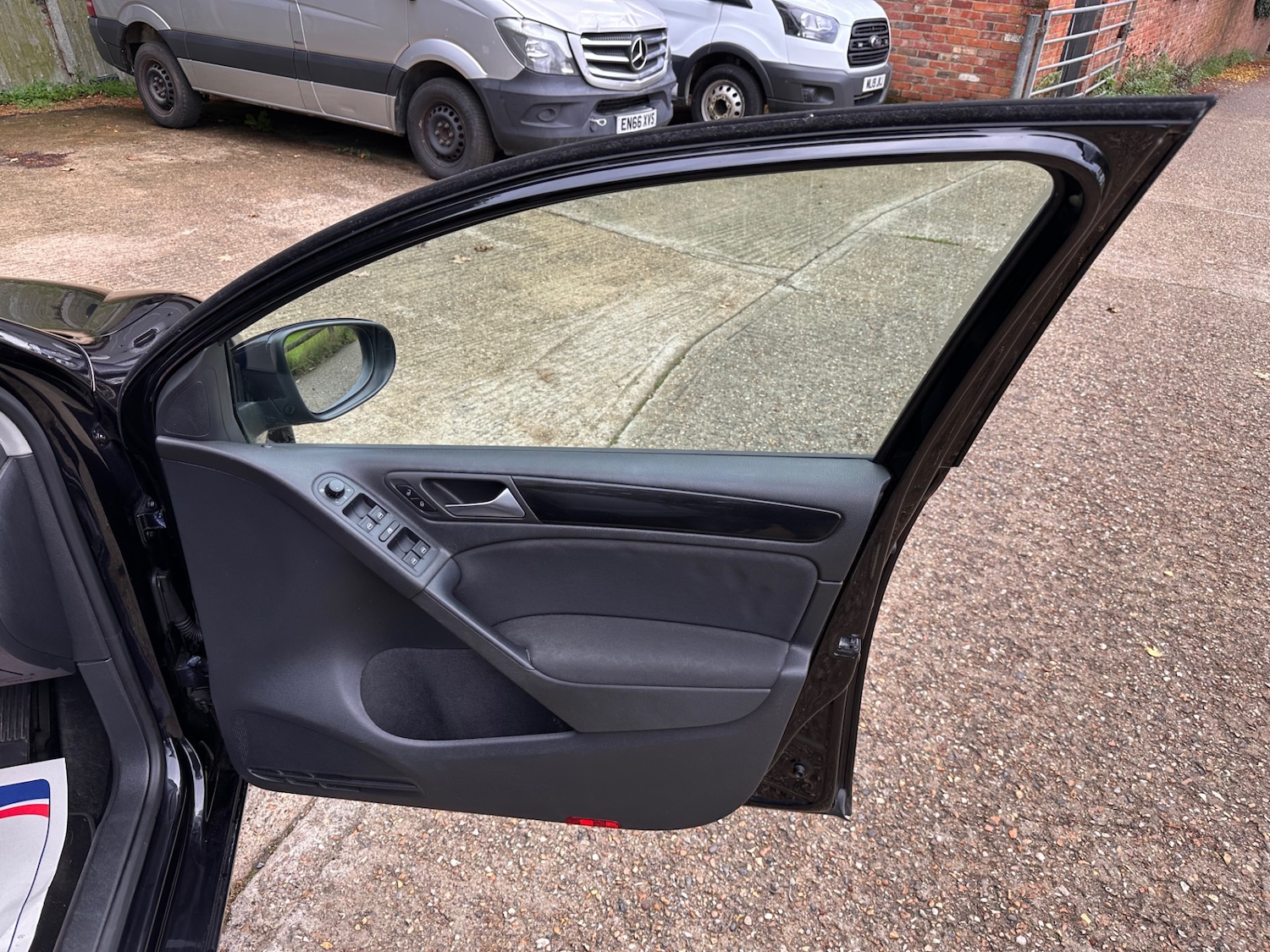 Used Volkswagen Golf 2010 for sale - 76316379: Photo 35