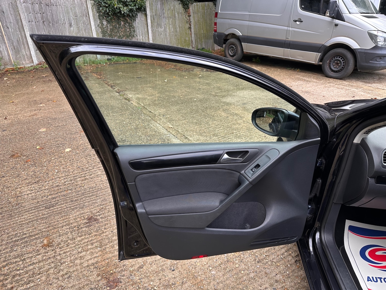 Used Volkswagen Golf 2010 for sale - 76316379: Photo 38