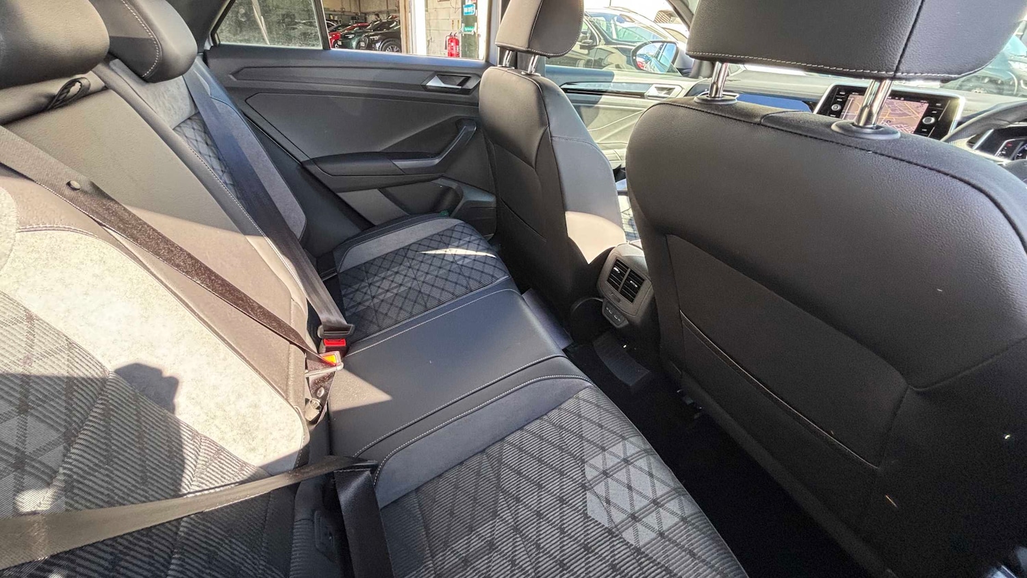 Used Volkswagen T-Roc 2023 for sale - 77943116: Photo 11