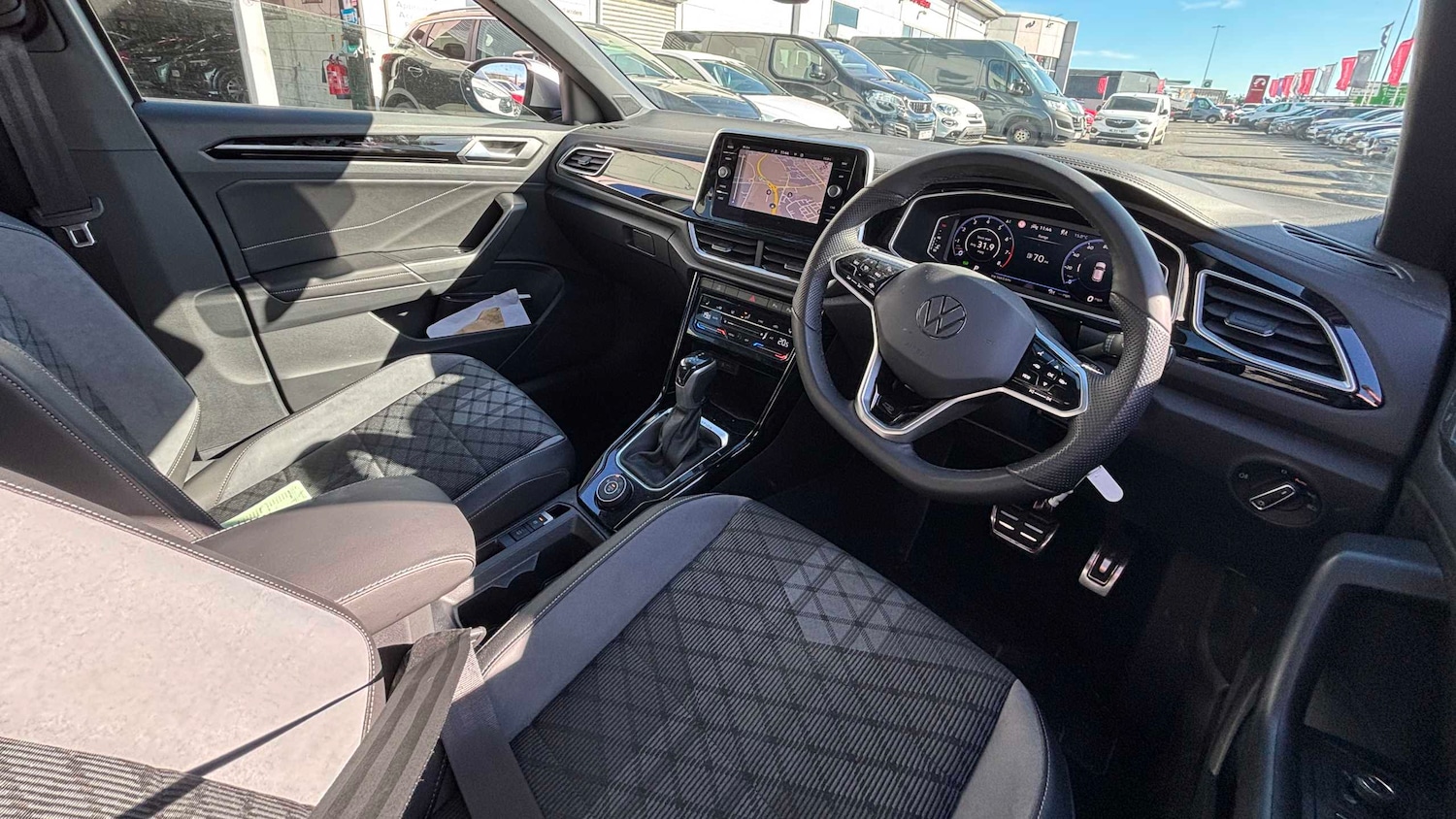 Used Volkswagen T-Roc 2023 for sale - 77943116: Photo 8