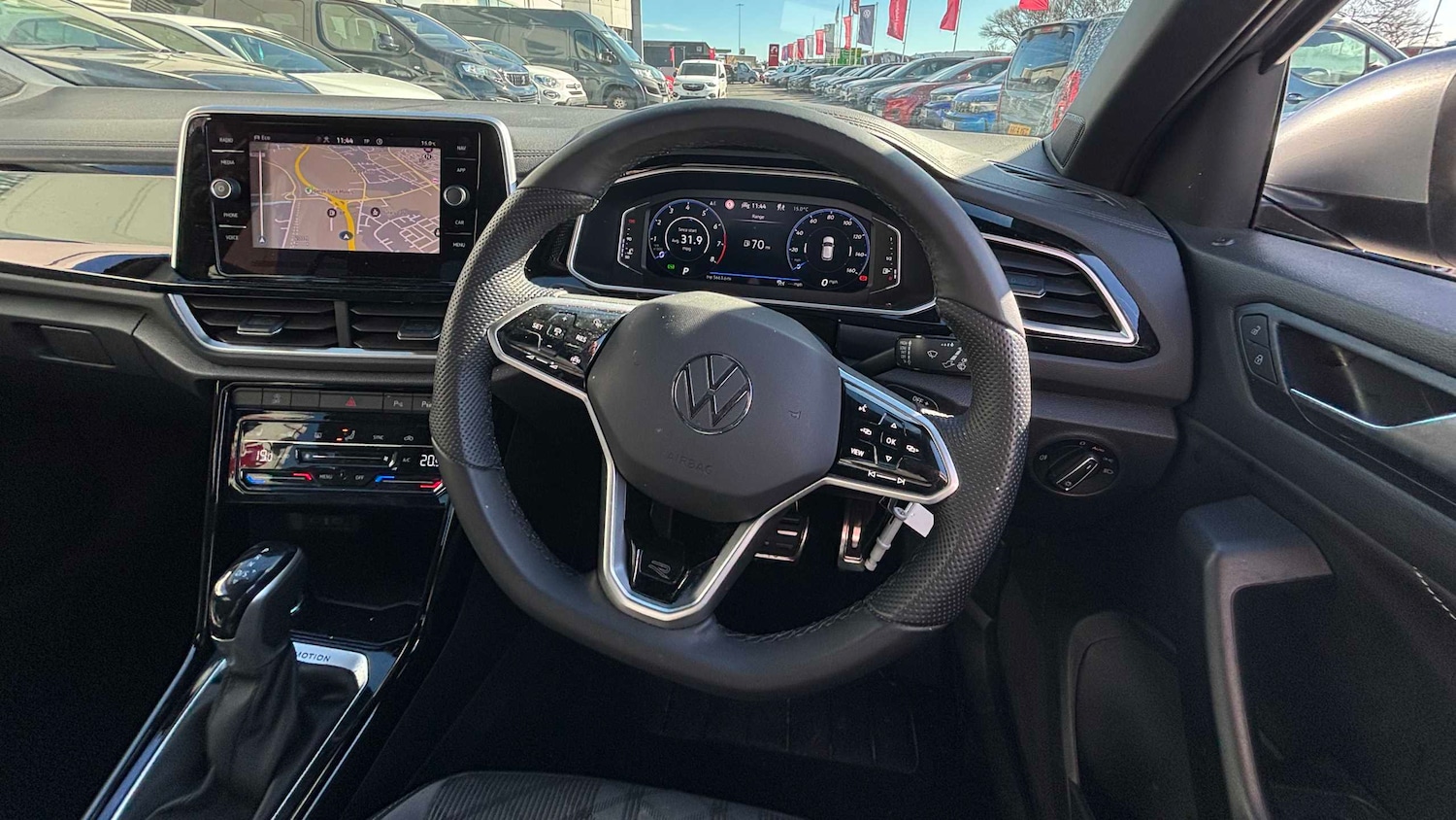 Used Volkswagen T-Roc 2023 for sale - 77943116: Photo 9