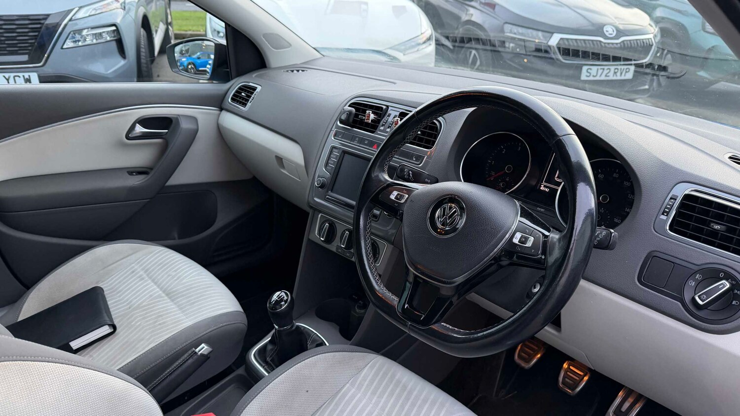 Used Volkswagen Polo 2015 for sale - 77857921: Photo 6