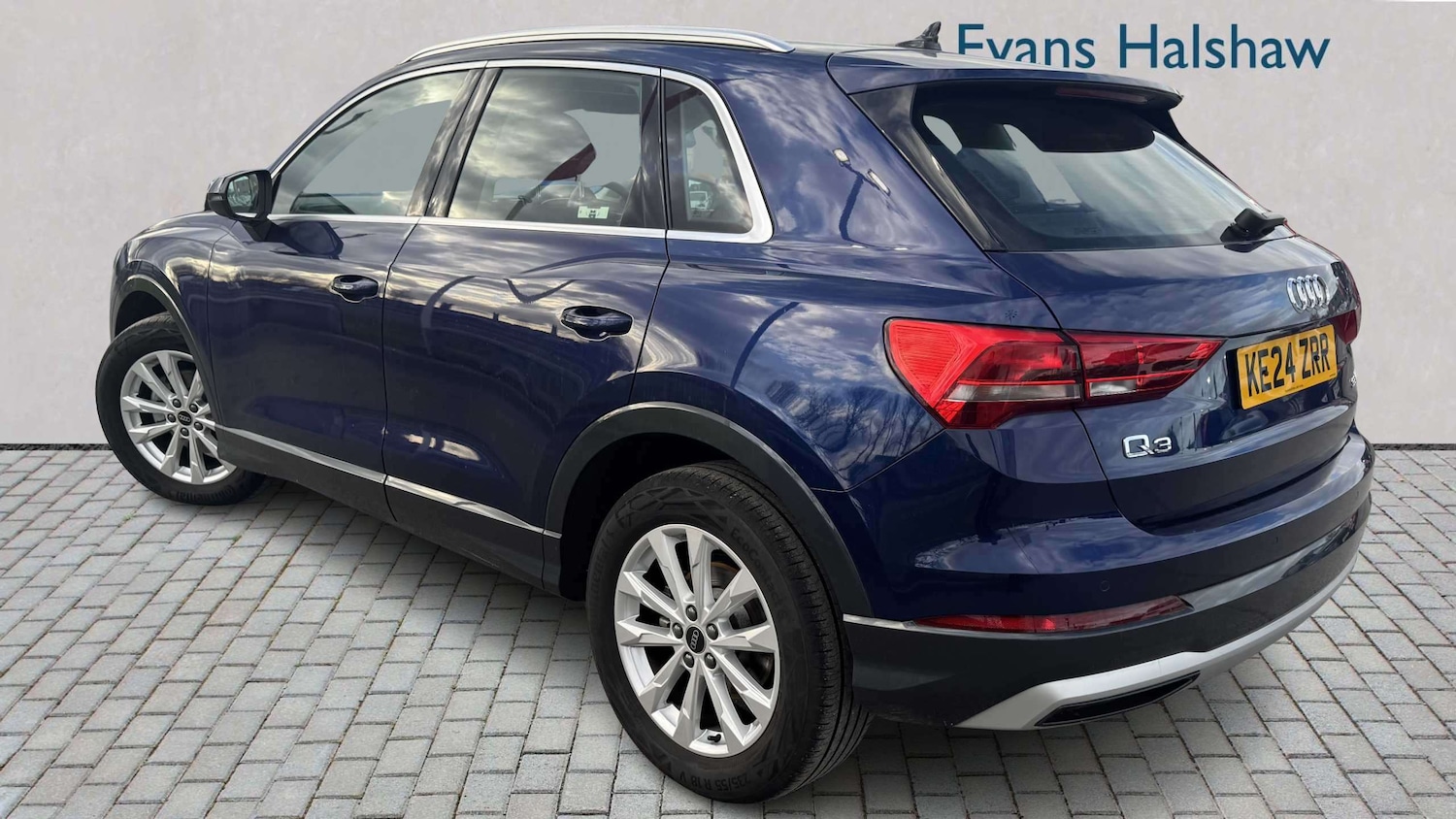 Used Audi Q3 2024 for sale - 77894413: Photo 2