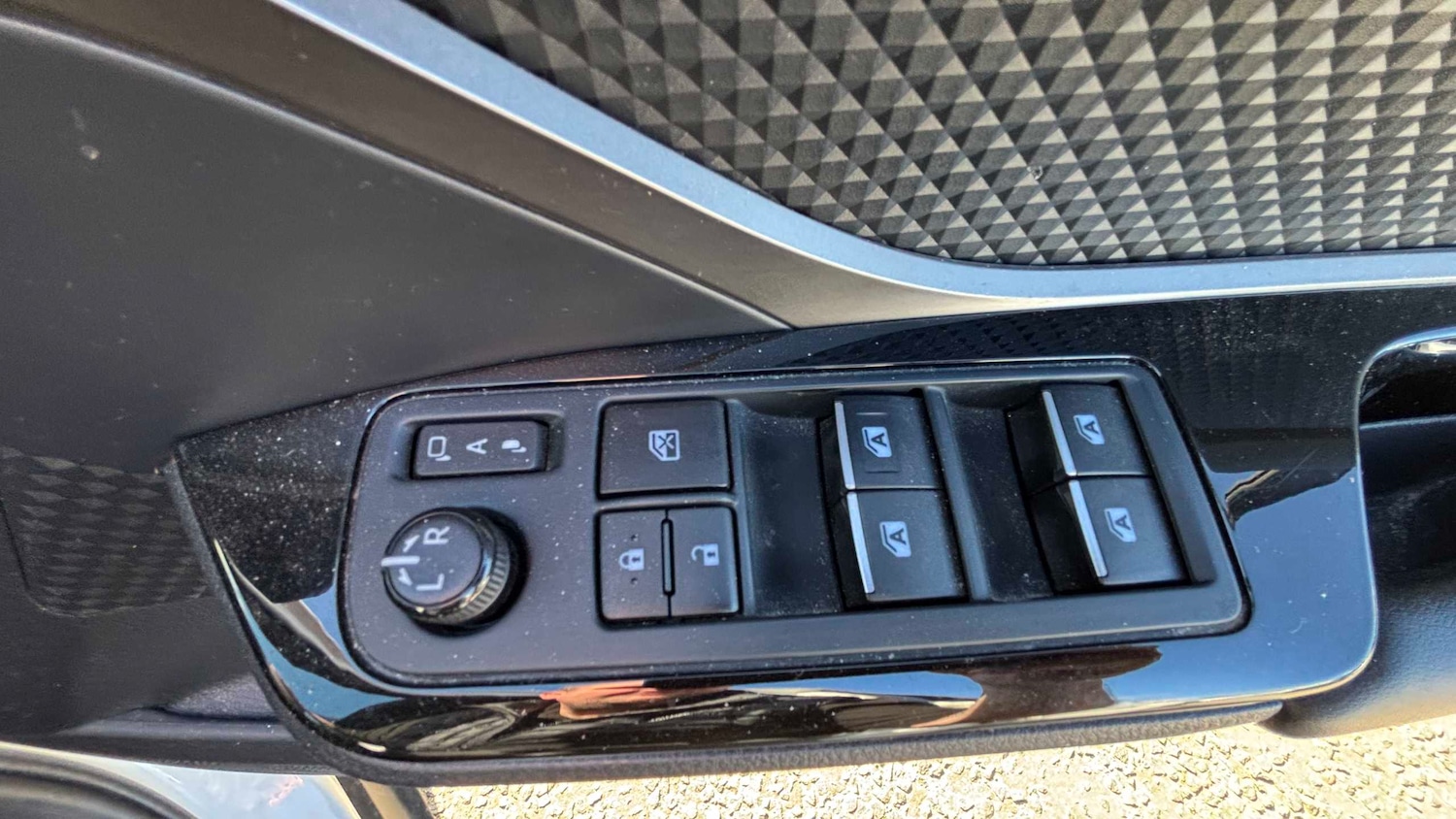 Used Toyota C-HR 2018 for sale - 77894358: Photo 18