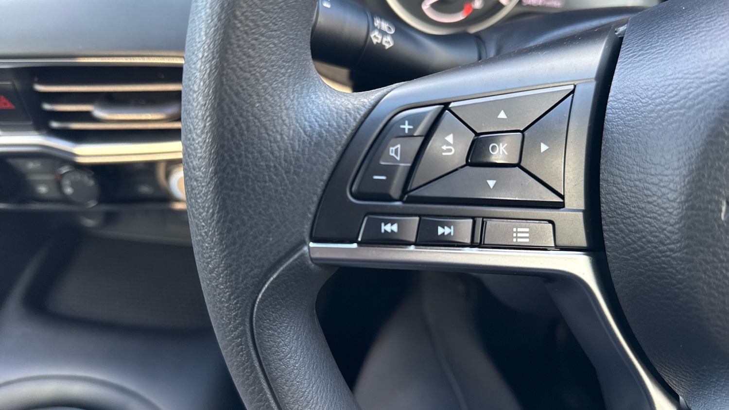 Used Nissan Juke 2024 for sale - 77406855: Photo 25