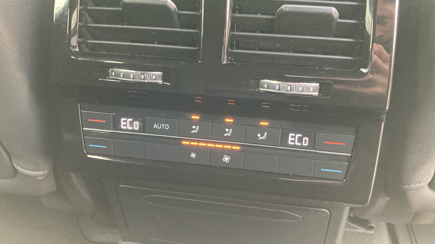 Used Volkswagen Touareg 2019 for sale - 77651014: Photo 32