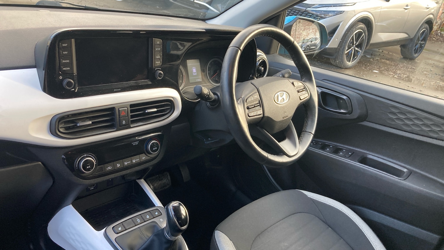 Used Hyundai i10 2022 for sale - 77438130: Photo 9