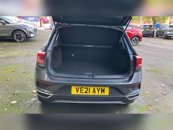 Used Volkswagen T-Roc 2021 for sale - 75987429: Photo