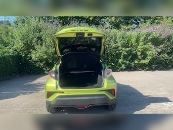 Used Toyota C-HR 2019 for sale - 79140061: Photo