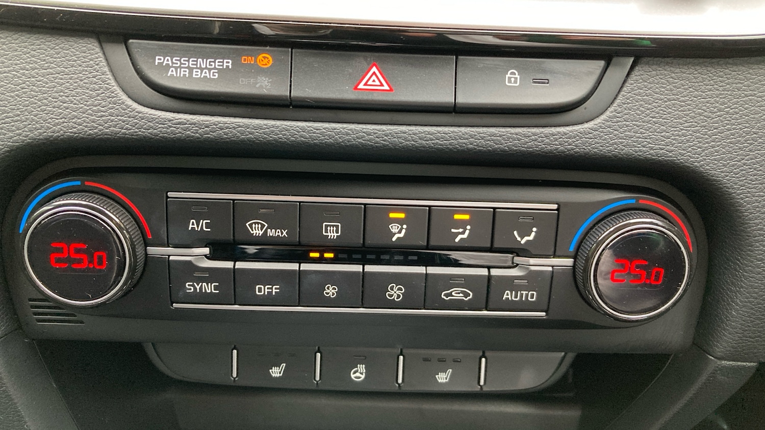 Used Kia XCeed 2024 for sale - 76117308: Photo 30