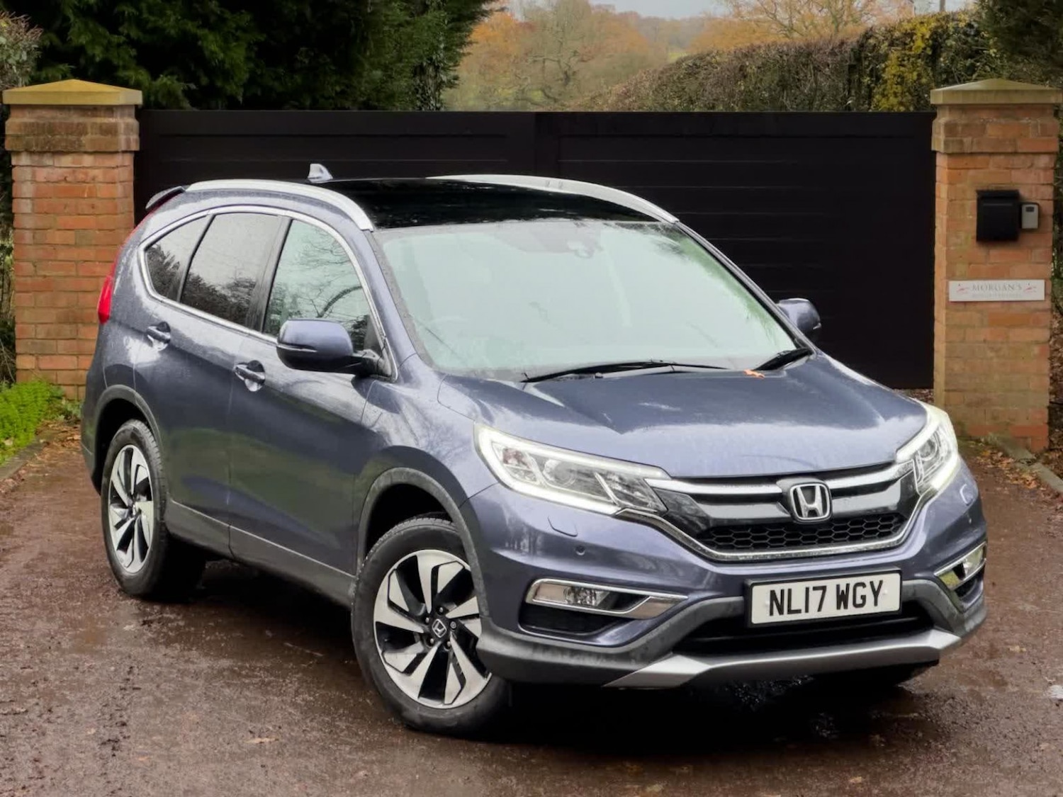 Used Honda CR-V 2017 for sale - 76905703: Photo 1