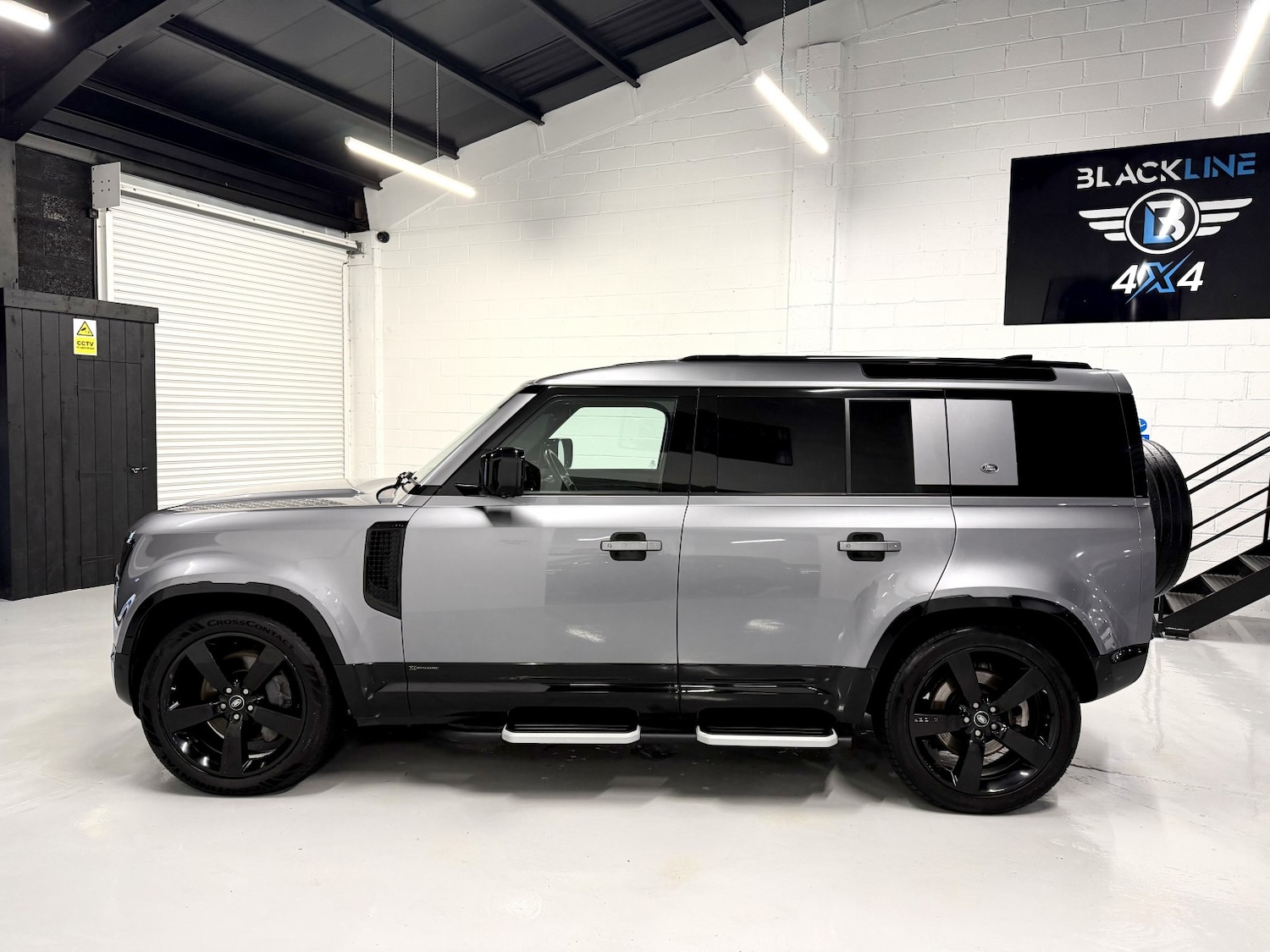 Used Land Rover Defender 110 2021 for sale - 76741307: Photo 25