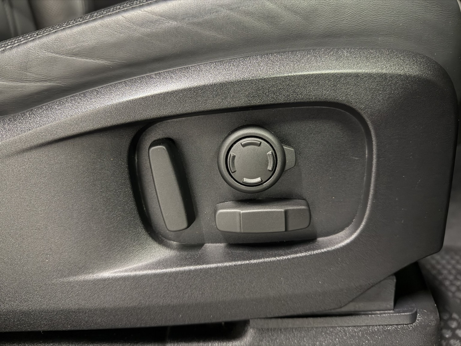 Used Land Rover Defender 110 2021 for sale - 76741307: Photo 40