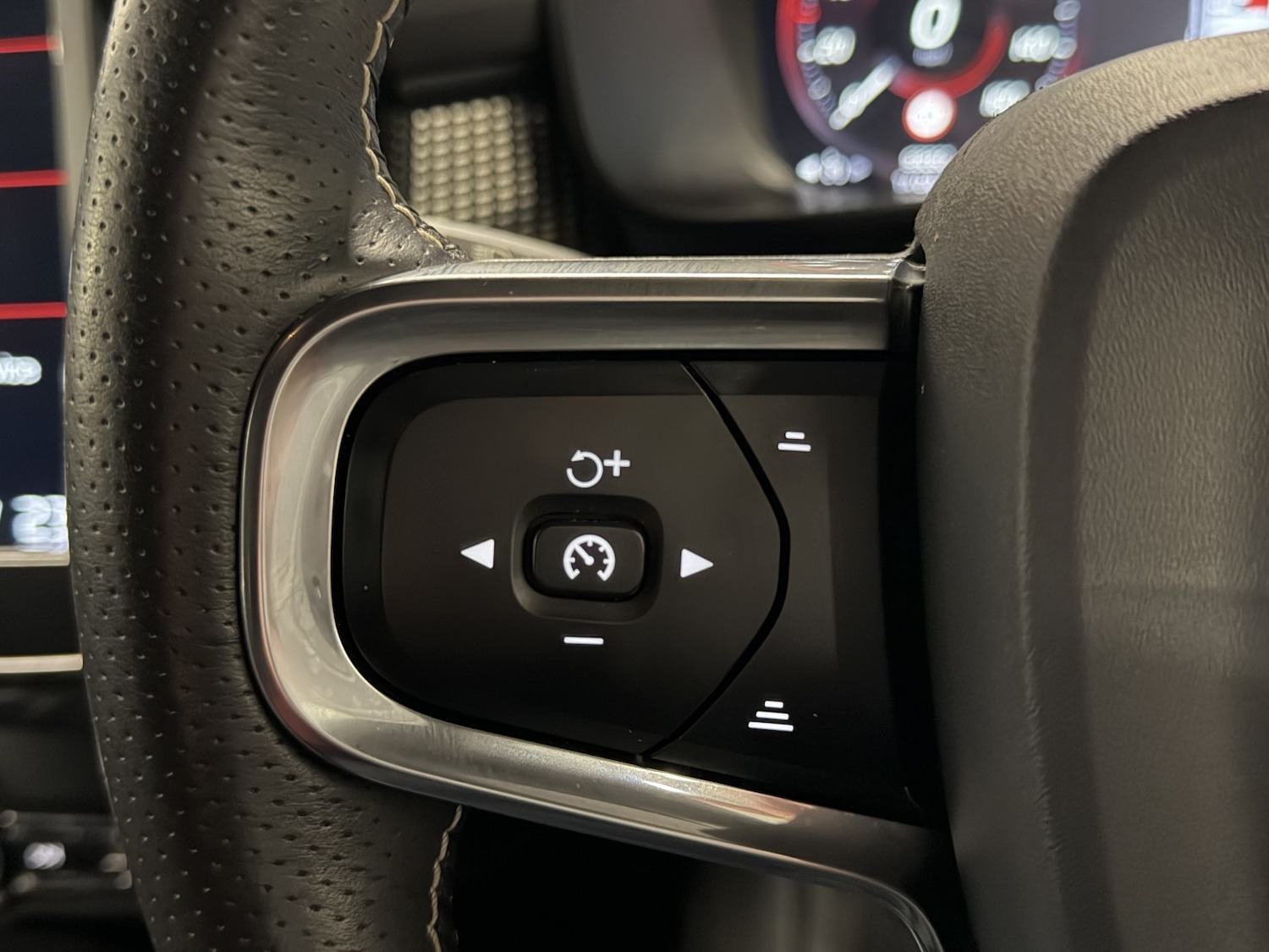 Used Volvo XC40 2018 for sale - 76725664: Photo 33