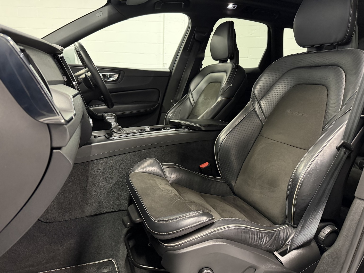 Used Volvo XC60 2017 for sale - 76412237: Photo 3