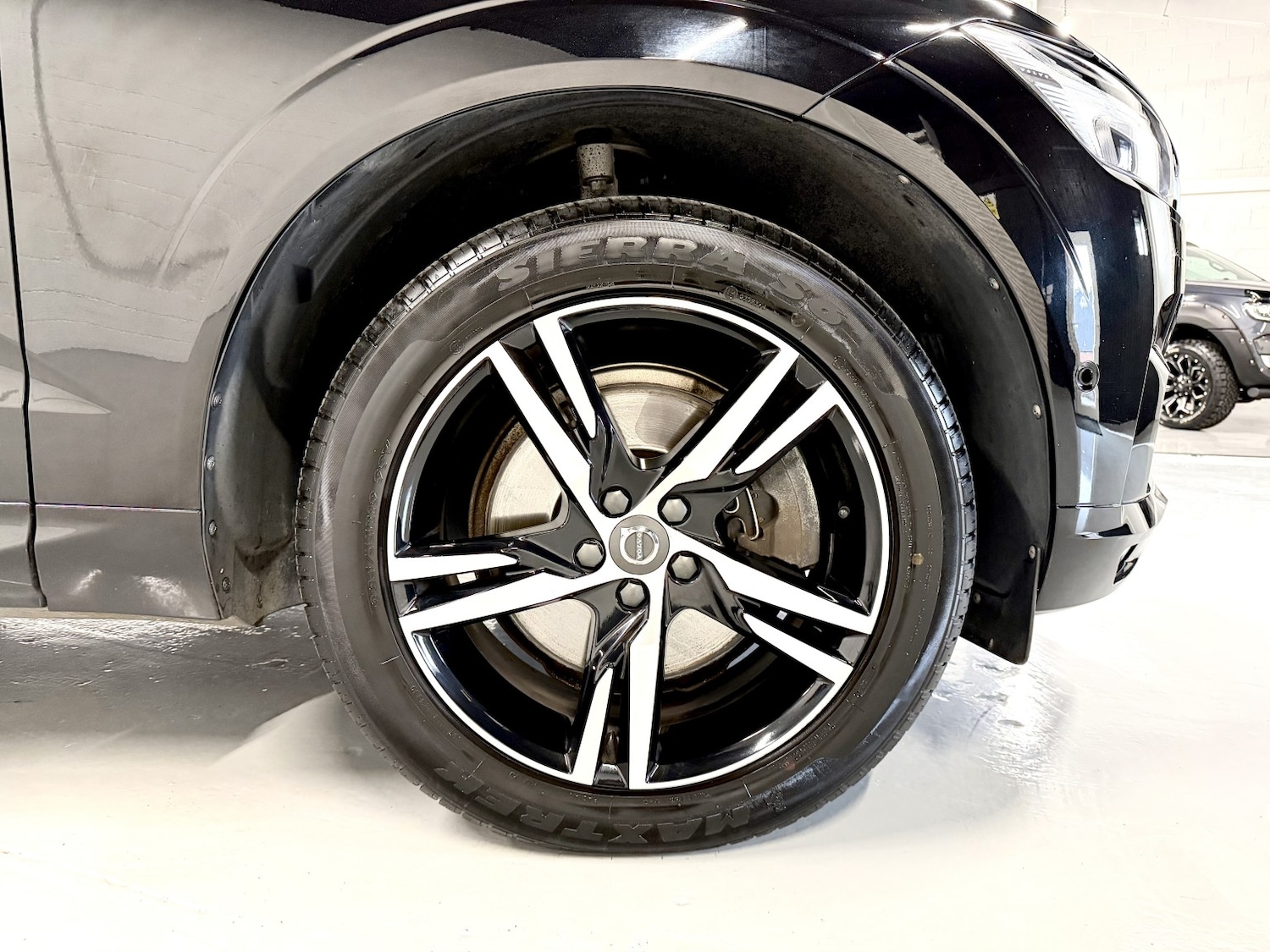 Used Volvo XC60 2017 for sale - 76412237: Photo 4