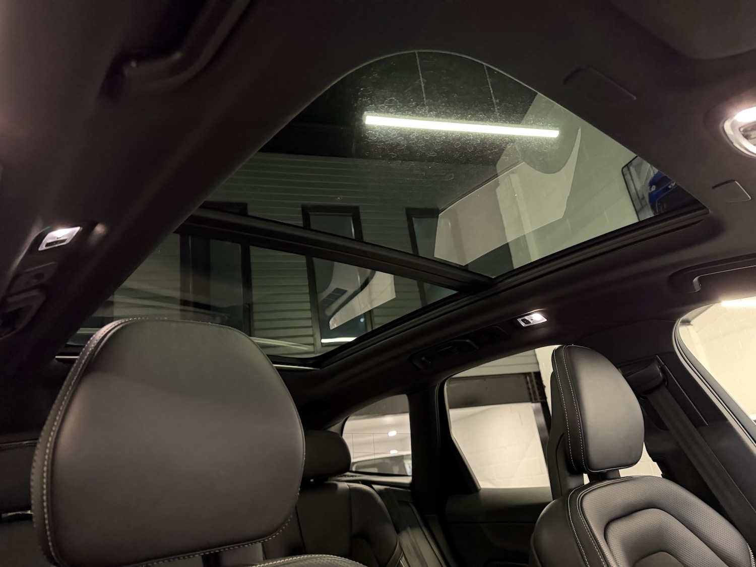 Used Volvo XC60 2017 for sale - 76412237: Photo 6