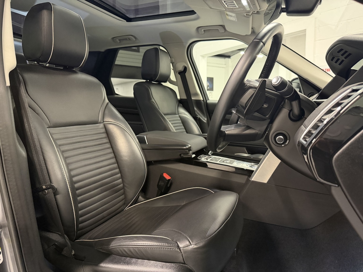 Used Land Rover Discovery 2018 for sale - 76836953: Photo 15