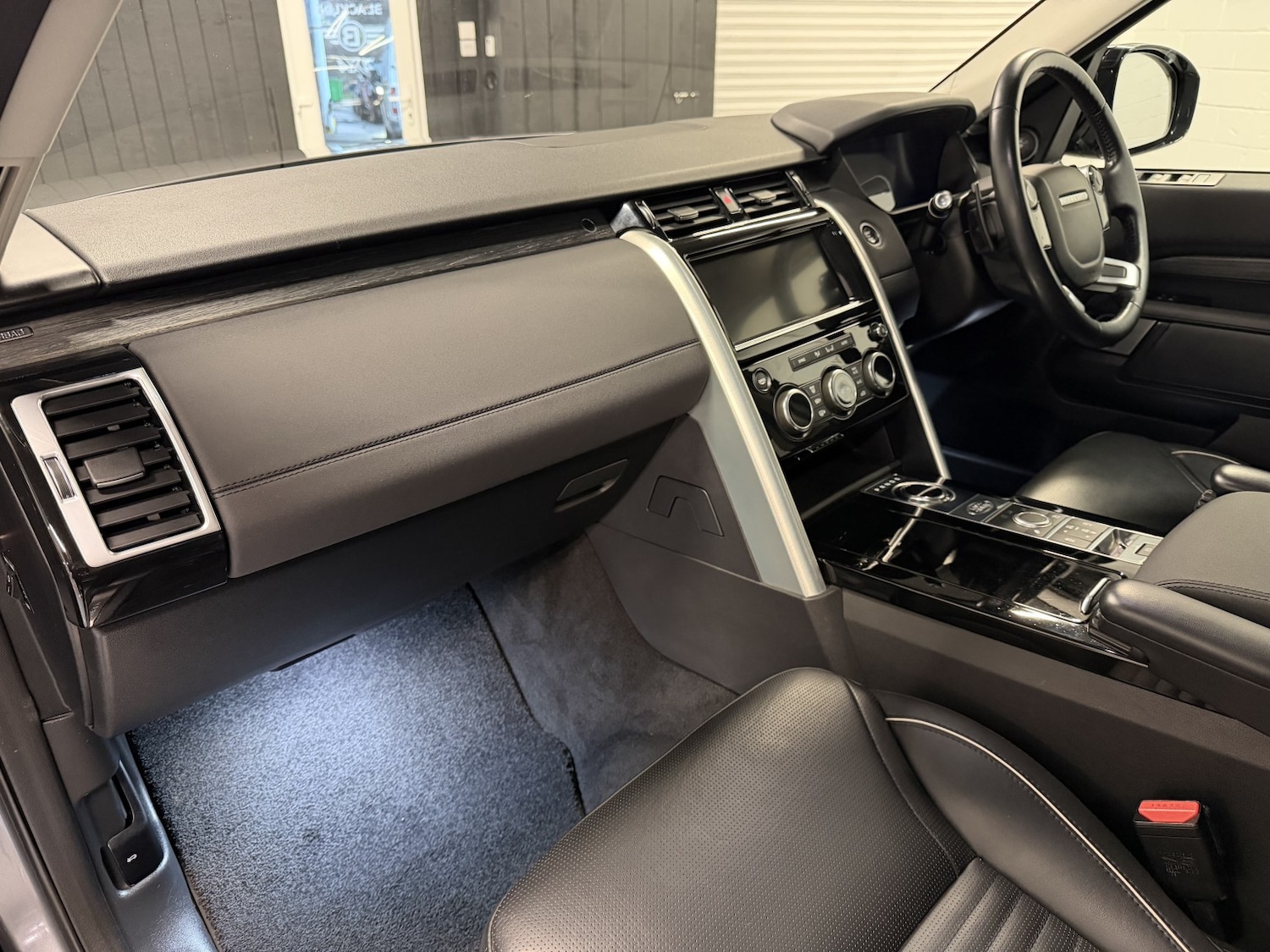 Used Land Rover Discovery 2018 for sale - 76836953: Photo 8