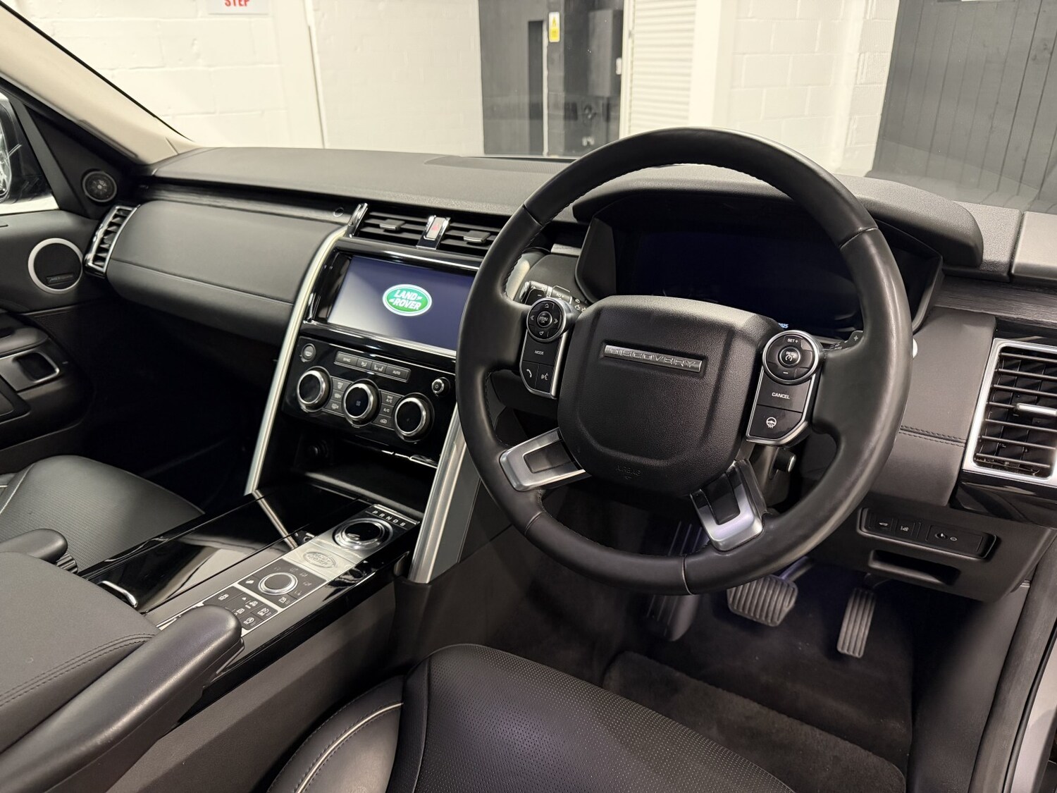 Used Land Rover Discovery 2018 for sale - 76734793: Photo 16