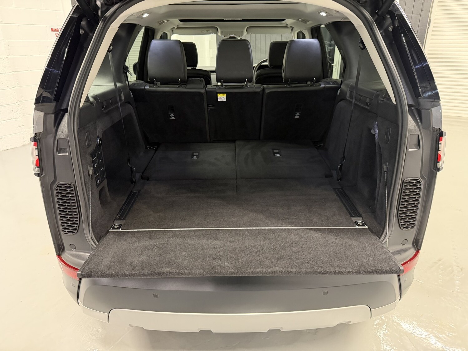 Used Land Rover Discovery 2018 for sale - 76734793: Photo 19