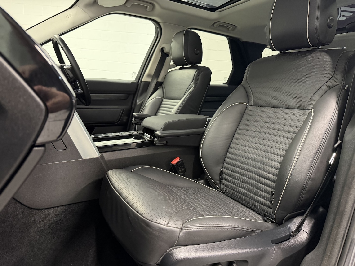 Used Land Rover Discovery 2018 for sale - 76734793: Photo 3