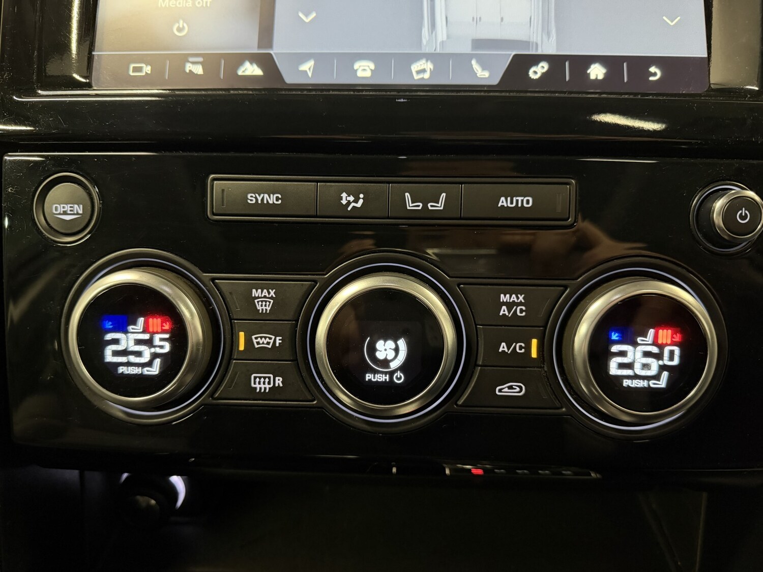 Used Land Rover Discovery 2018 for sale - 76734793: Photo 33