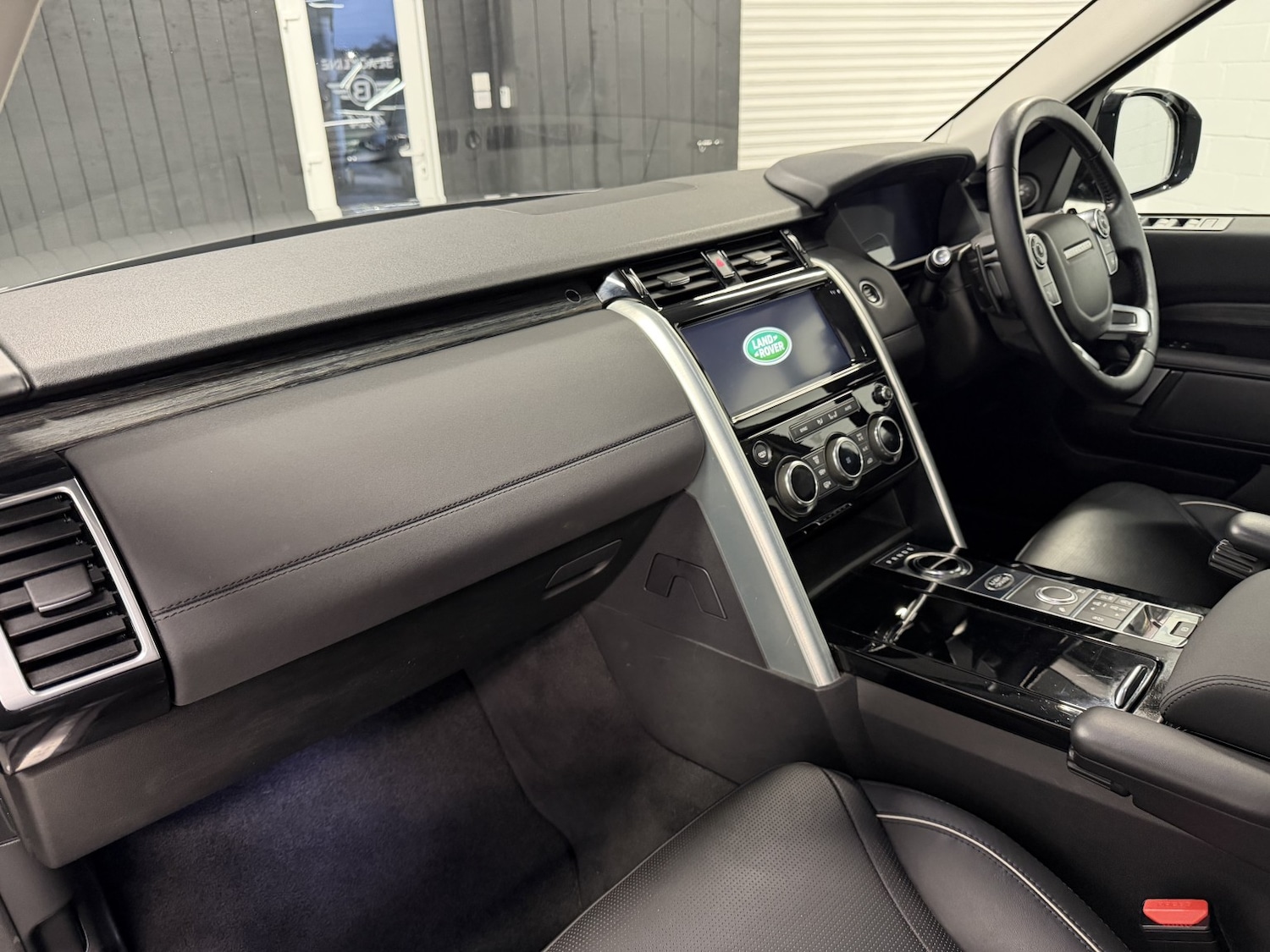 Used Land Rover Discovery 2018 for sale - 76734793: Photo 4