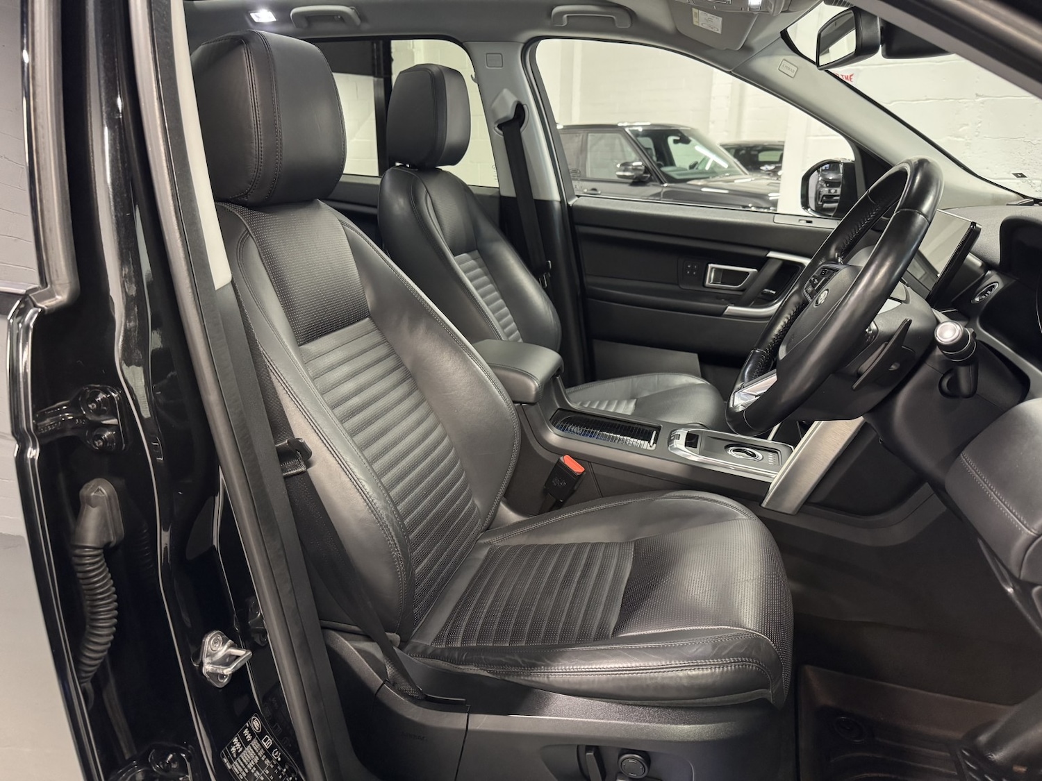 Used Land Rover Discovery Sport 2015 for sale - 76974435: Photo 16