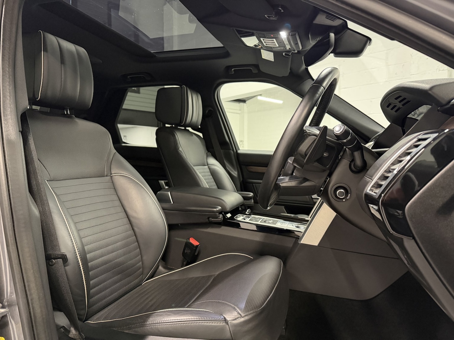 Used Land Rover Discovery 2018 for sale - 76785001: Photo 15