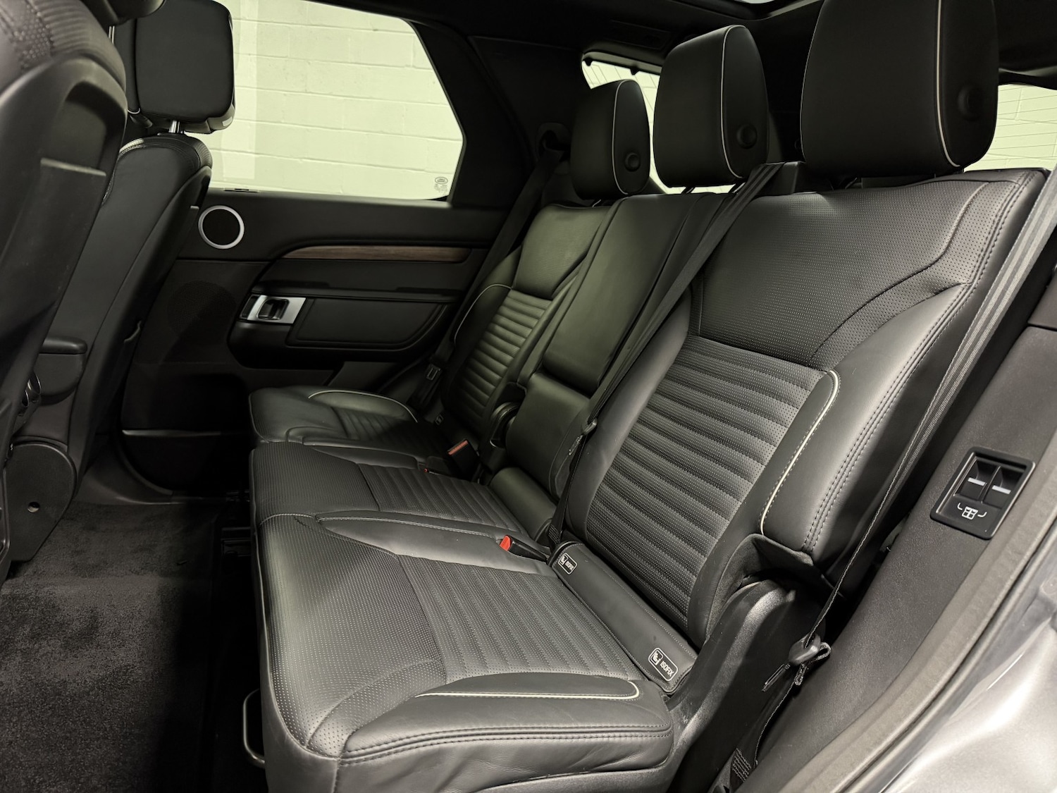 Used Land Rover Discovery 2018 for sale - 76785001: Photo 17