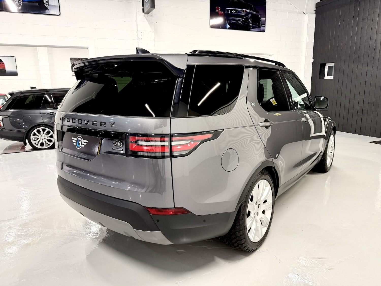 Used Land Rover Discovery 2018 for sale - 76785001: Photo 2