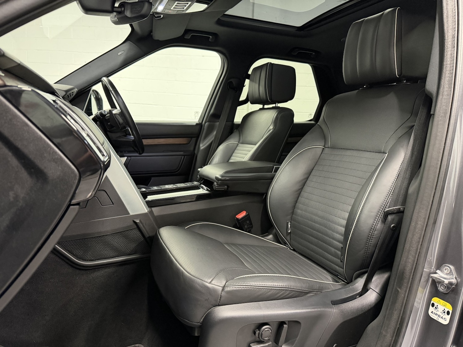 Used Land Rover Discovery 2018 for sale - 76785001: Photo 3