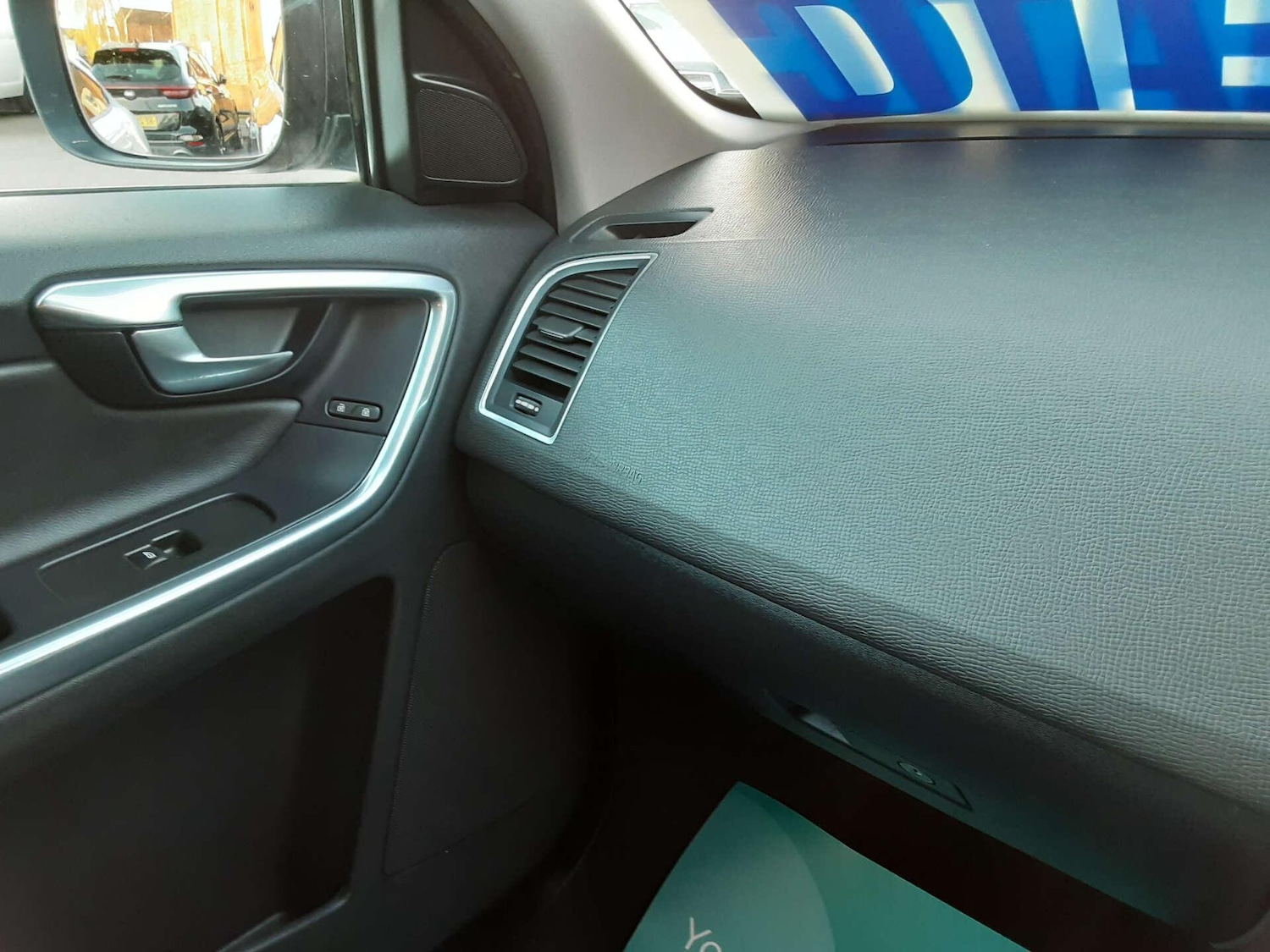 Used Volvo XC60 2015 for sale - 76807689: Photo 28